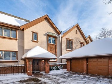 182 Castlebrooke Lane, Williamsville, NY 14221