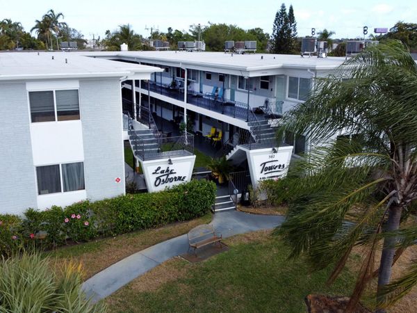 302 Lake Osborne Drive, Unit 9, Lake Worth Beach, FL 33461