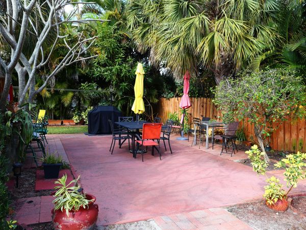 302 Lake Osborne Drive, Unit 9, Lake Worth Beach, FL 33461