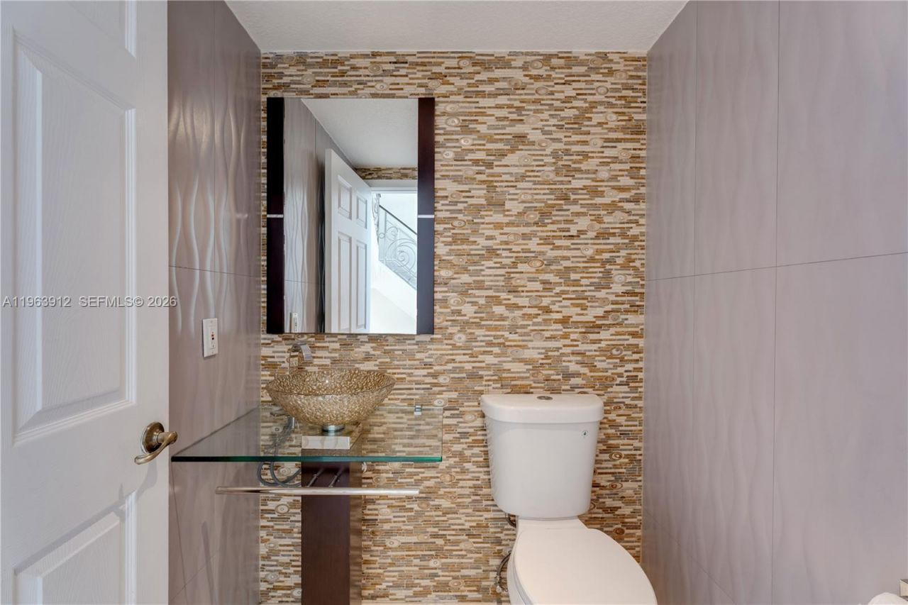 7044 NW 115th Ct, Doral, FL 33178 Photo