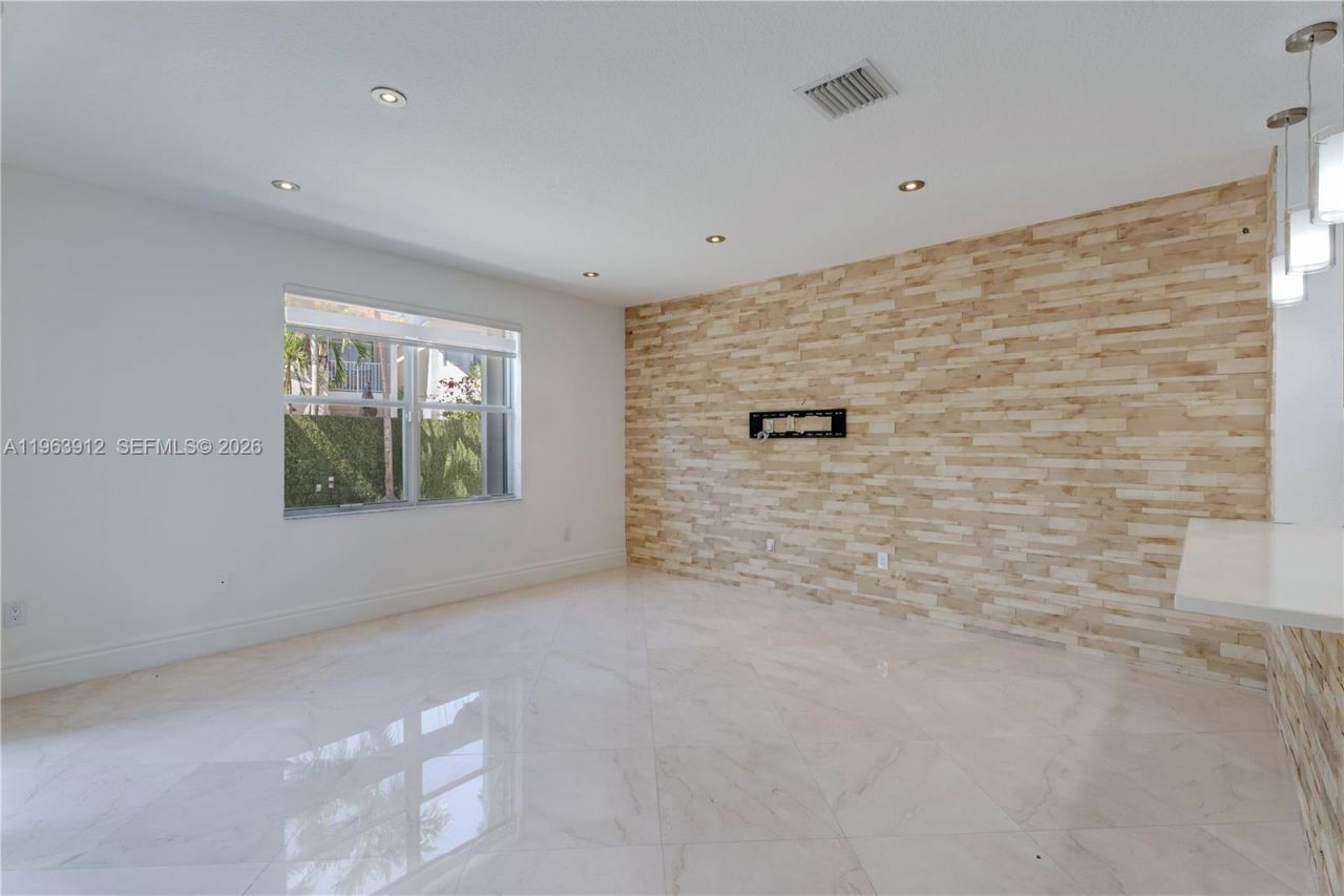 7044 NW 115th Ct, Doral, FL 33178 Photo