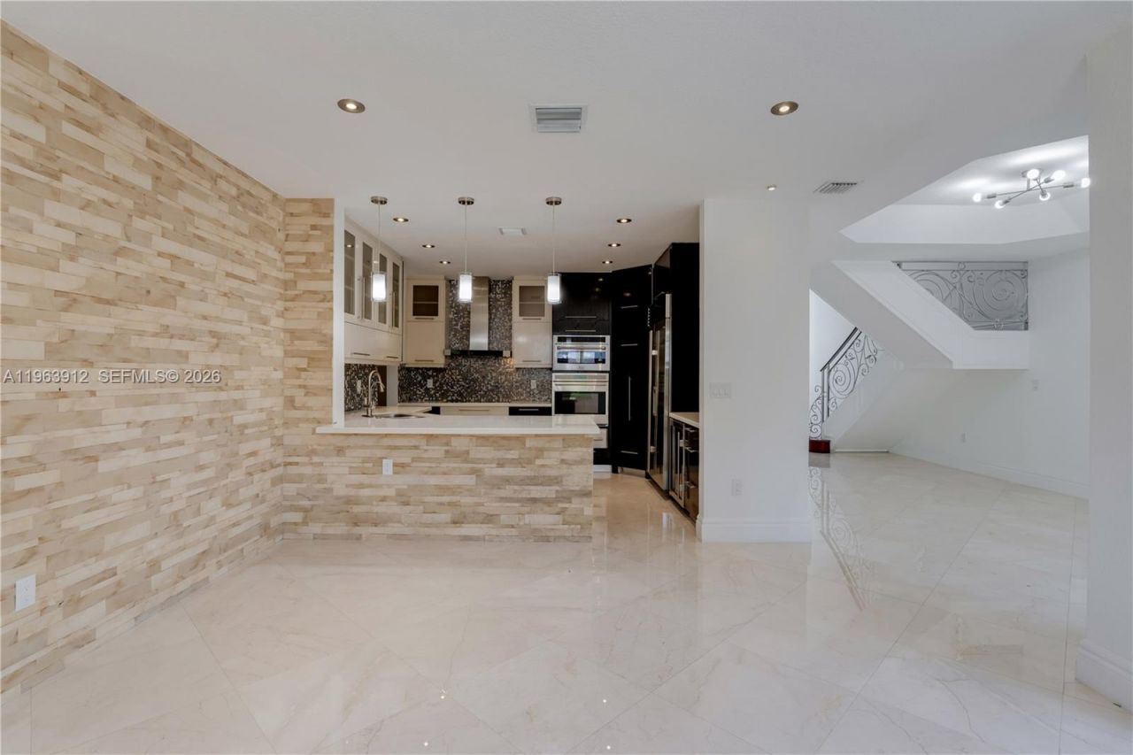 7044 NW 115th Ct, Doral, FL 33178 Photo