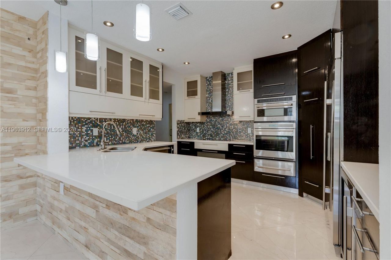 7044 NW 115th Ct, Doral, FL 33178 Photo