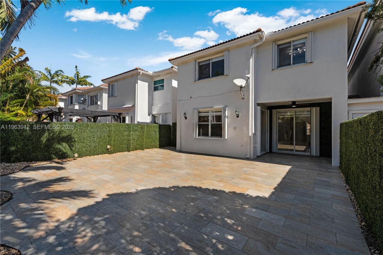 7044 NW 115th Ct, Doral, FL 33178 Photo