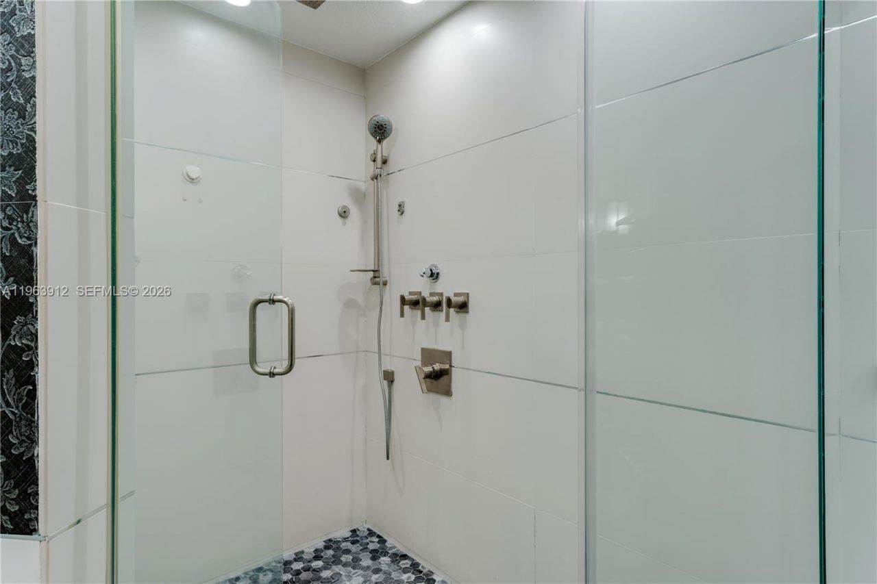 7044 NW 115th Ct, Doral, FL 33178 Photo