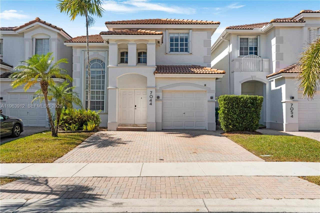 7044 NW 115th Ct, Doral, FL 33178 Photo