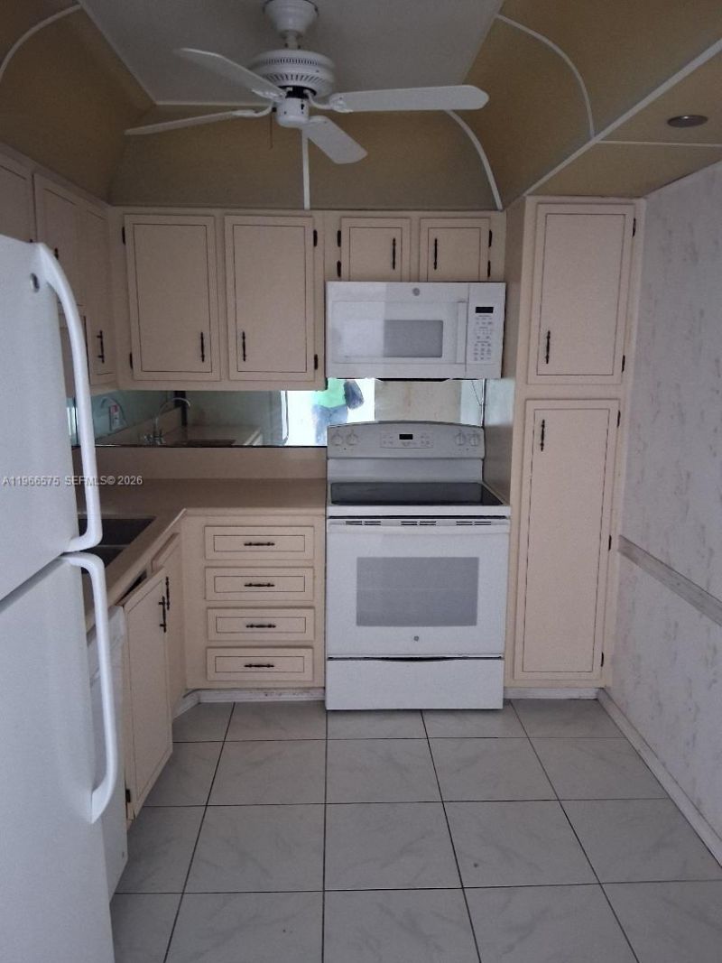 1300 St Charles Pl, Unit 302, Pembroke Pines, FL 33026 Photo