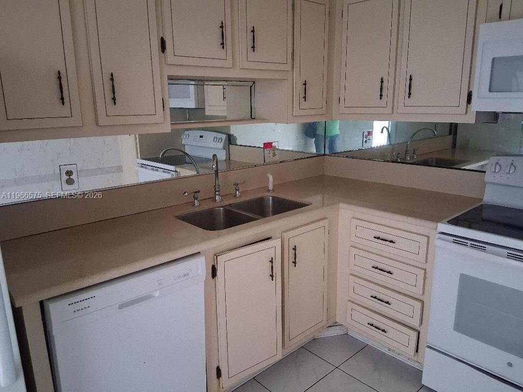 1300 St Charles Pl, Unit 302, Pembroke Pines, FL 33026 Photo