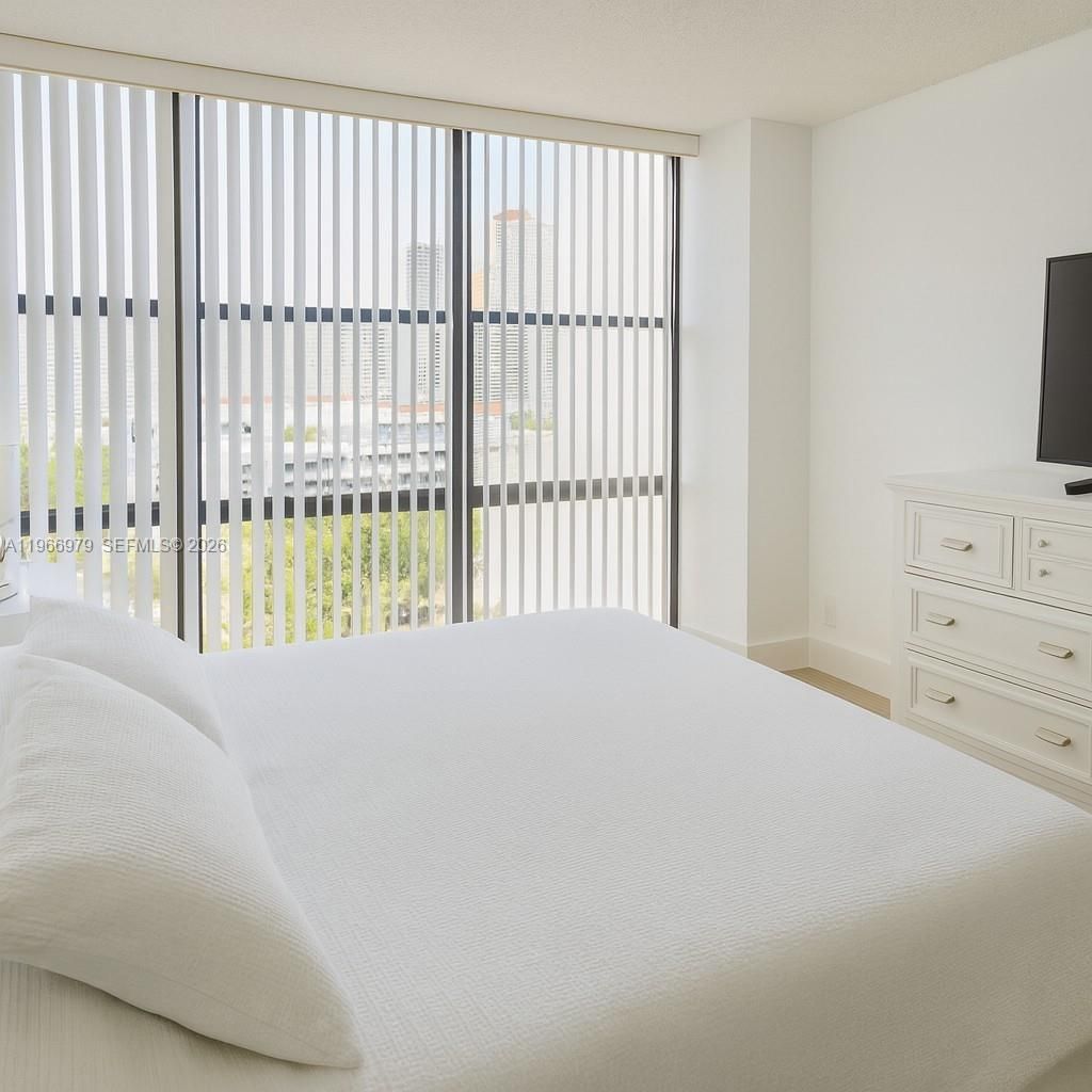 17021 N Bay Rd, Unit 906, Sunny Isles Beach, FL 33160 Photo