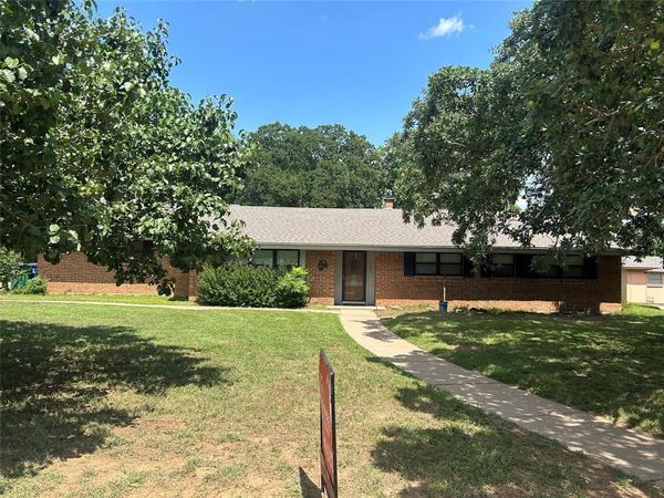 1103 Rolling Hills Drive S, Graham, TX 76450