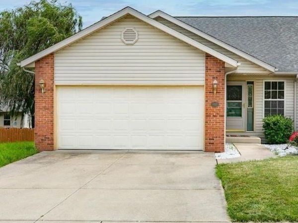 10927 Upland Terrace Drive, Lebanon, IL 62254