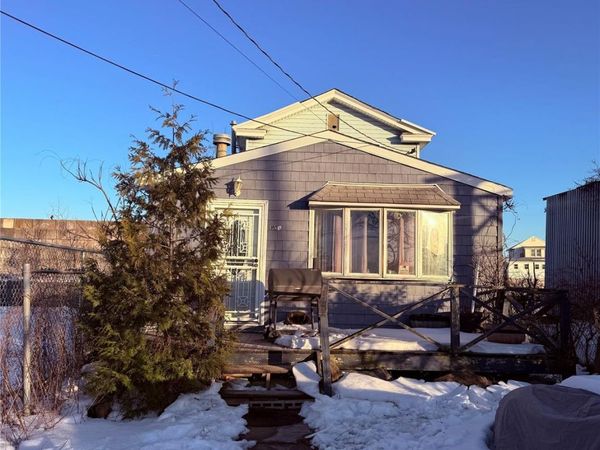 15531 Bayview Avenue , Rosedale, NY 11422