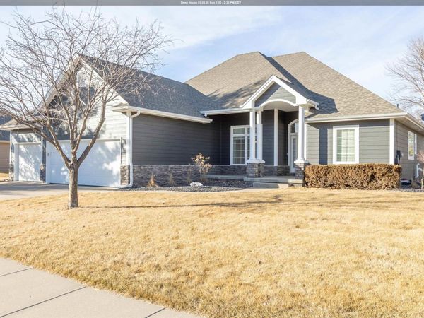 489 BLUESTEM TRL, Dakota Dunes, SD 57049