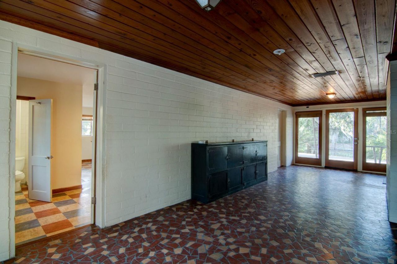 2049 NW 9th Avenue, Gainesville, FL 32603 Photo