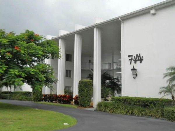 50 HARBOR VIEW LN, Unit 23, BELLEAIR BLUFFS, FL 33770