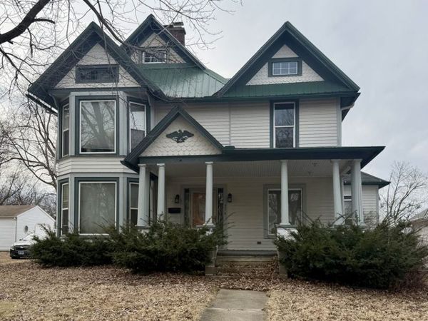 907 S PEORIA Avenue, Dixon, IL 61021