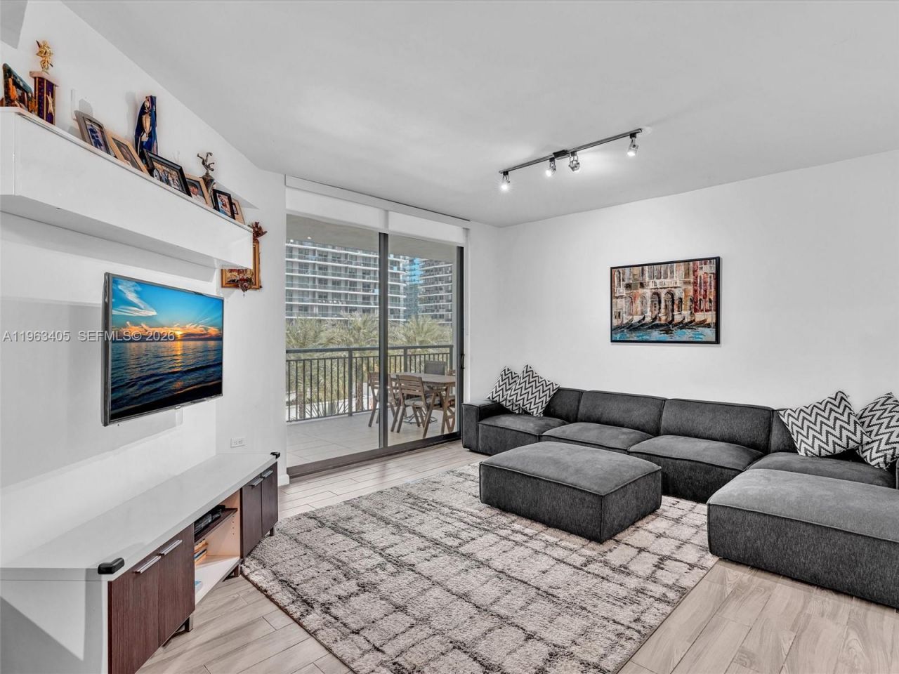 999 SW 1st Ave, Unit 1201, Miami, FL 33130 Photo