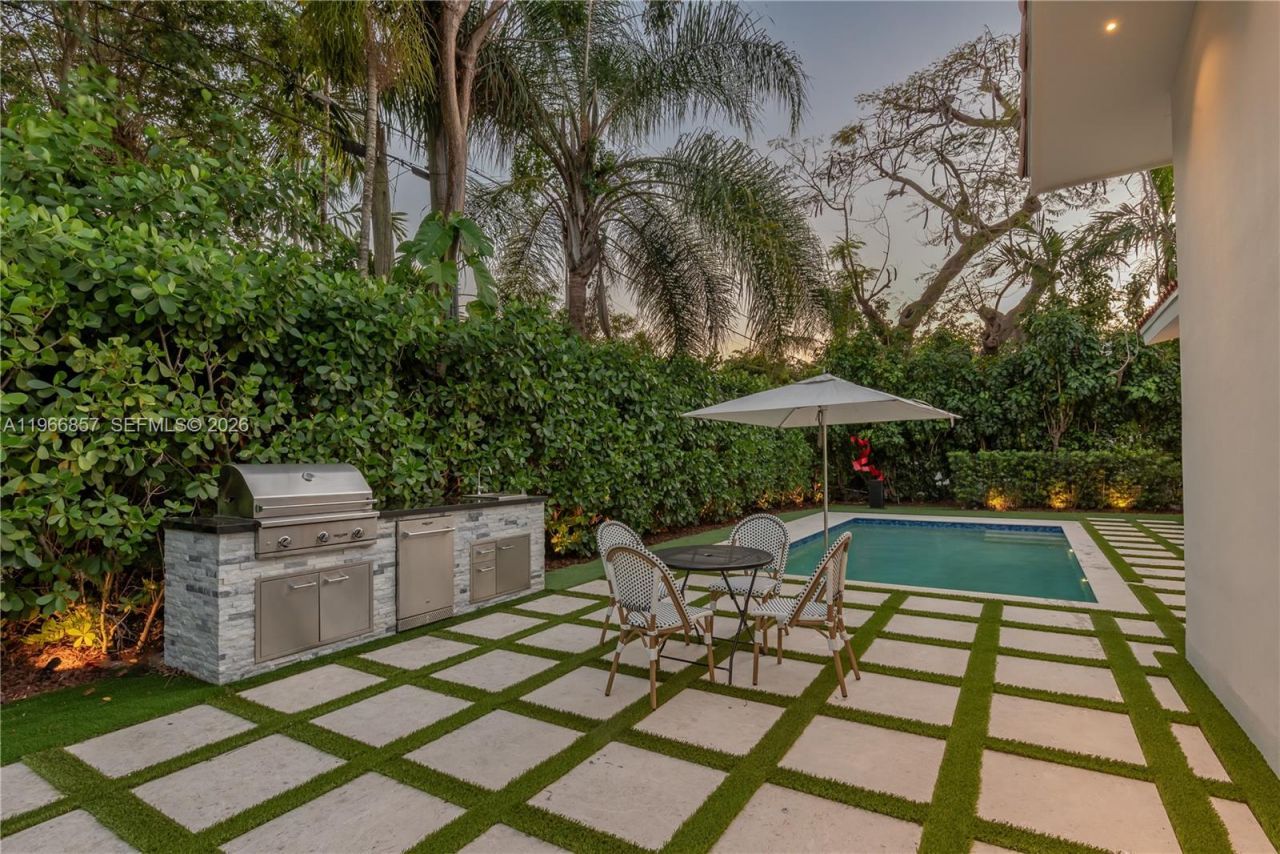 920 Alava Ave, Coral Gables, FL 33146 Photo