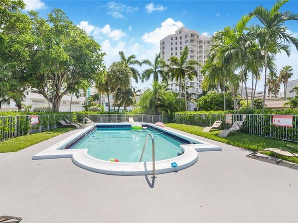 9800 E Bay Harbor Dr, Unit 9, Bay Harbor Islands, FL 33154