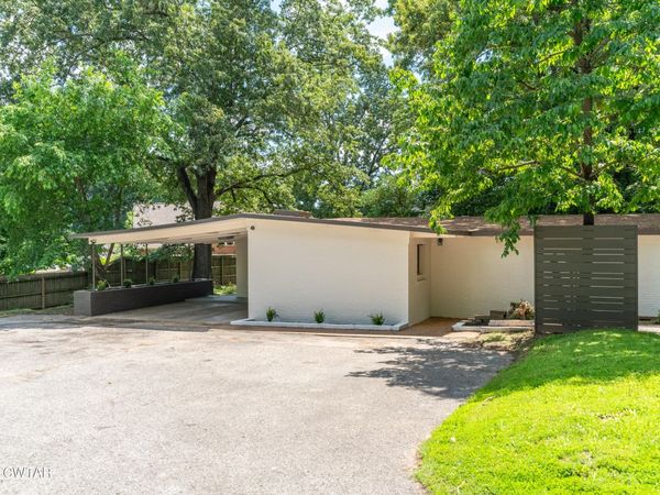 412 Wiley Parker Road , Jackson, TN 38305