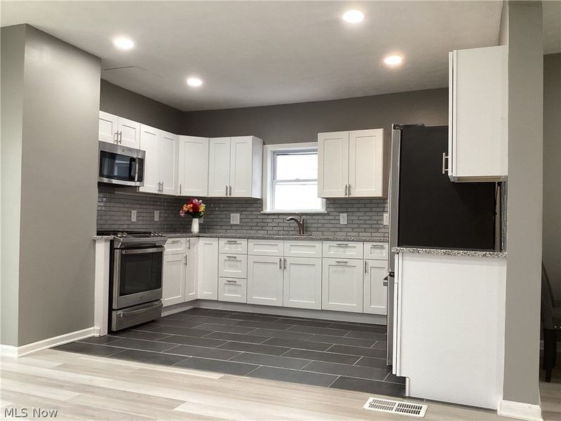 10909 Fortune Avenue, Cleveland, OH 44111 Photo 6