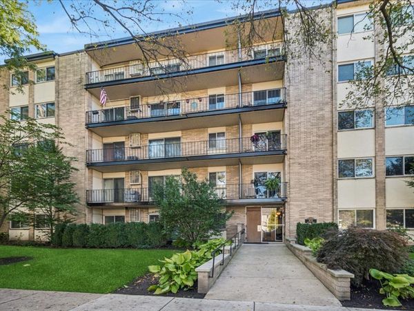 828 Oakton Street, Unit 3F, Evanston, IL 60202