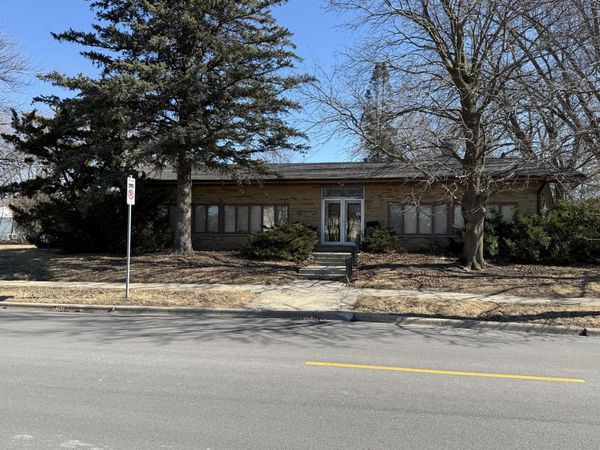 820 Russell Road, DeKalb, IL 60115