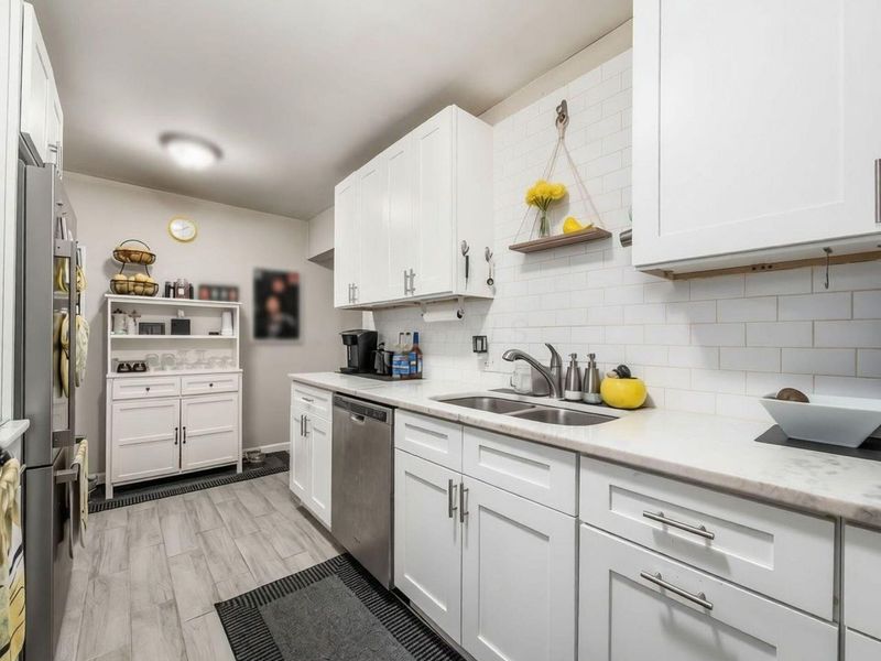 194 N Kellner Road , Columbus, OH 43209 Photo 10