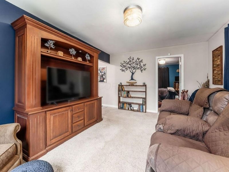 194 N Kellner Road , Columbus, OH 43209 Photo 13