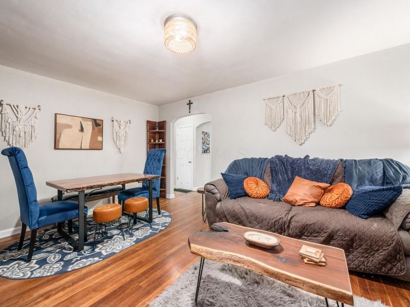 194 N Kellner Road , Columbus, OH 43209 Photo 2