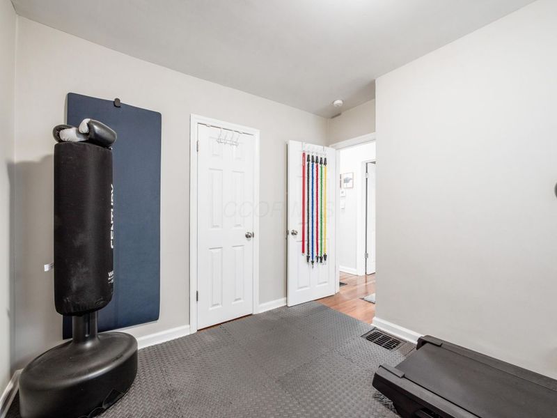 194 N Kellner Road , Columbus, OH 43209 Photo 21