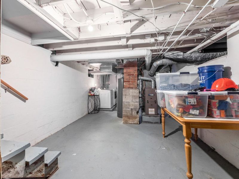 194 N Kellner Road , Columbus, OH 43209 Photo 23