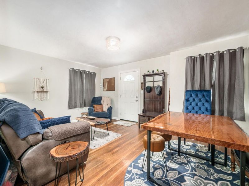 194 N Kellner Road , Columbus, OH 43209 Photo 4