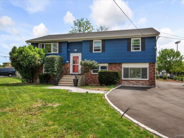 570 Conklin Street , Farmingdale, NY 11735