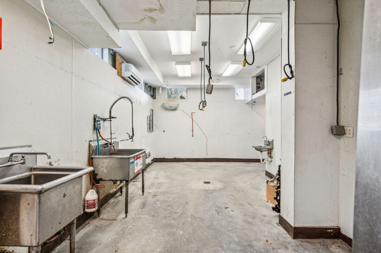 60 Bull Street Photo 9