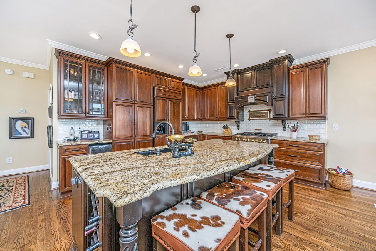 2206 Folly Road Photo 12