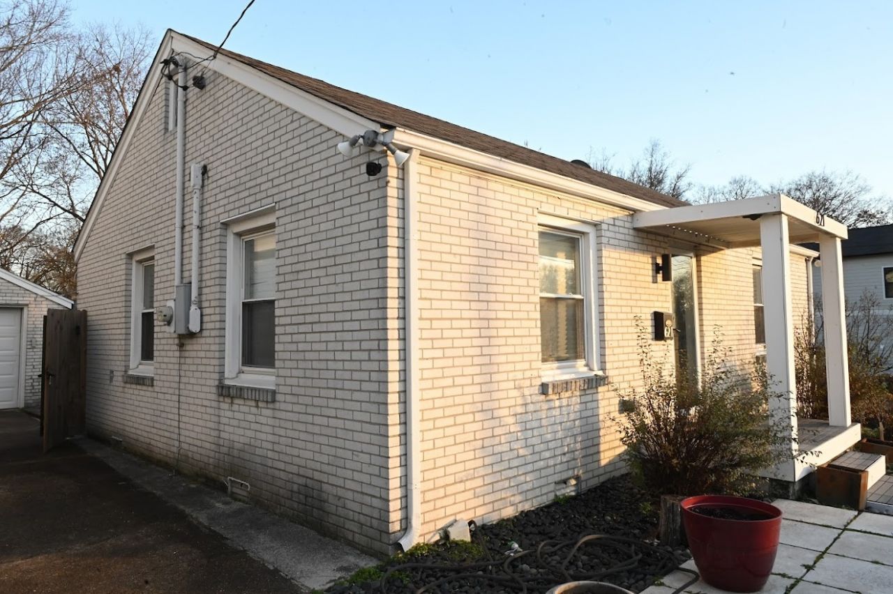 621 N 9th St  Nashville, TN 37206