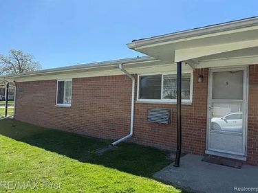 23371 UNIT #5 Kelly Road, Eastpointe, MI 48021