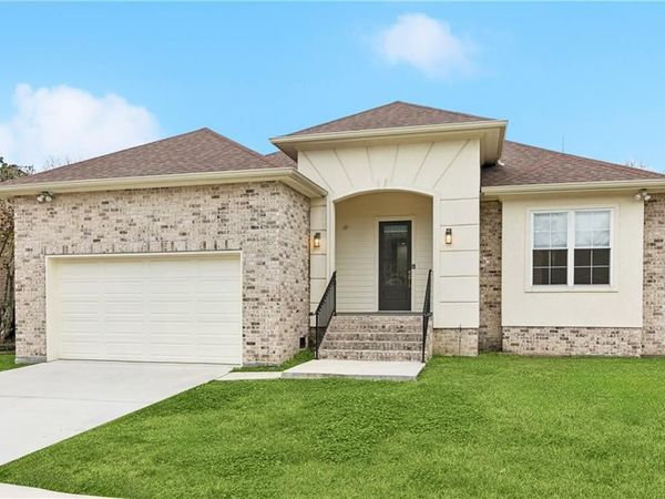 9 PARK TIMBERS Drive, New Orleans, LA 70131