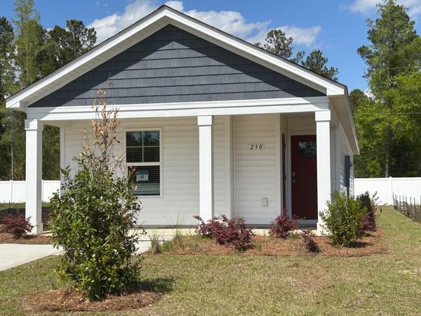 240 Ashworth Dr., Tabor City, NC 28463