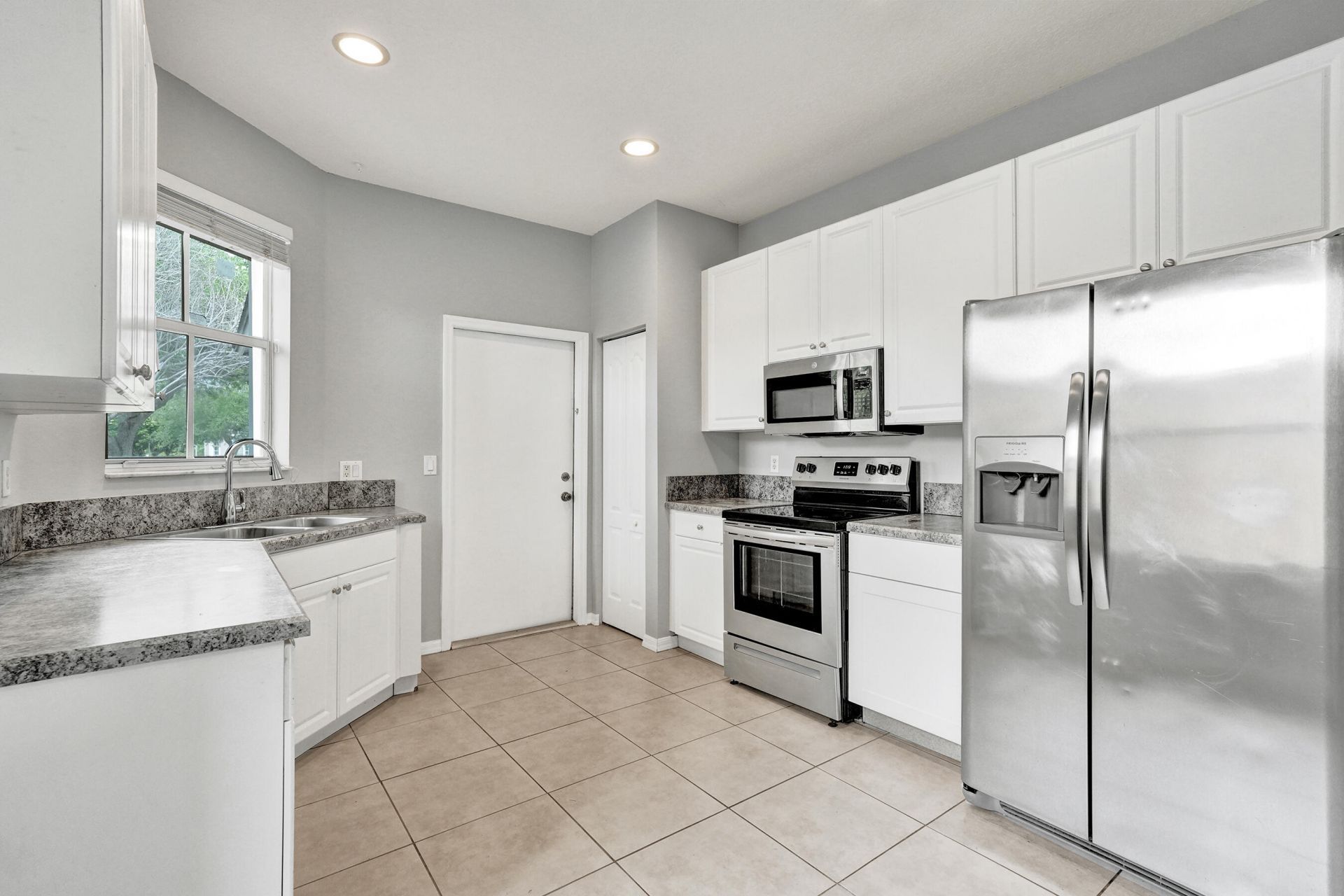 9872 SW Glenbrook Drive, Port Saint Lucie, FL 34987 Photo