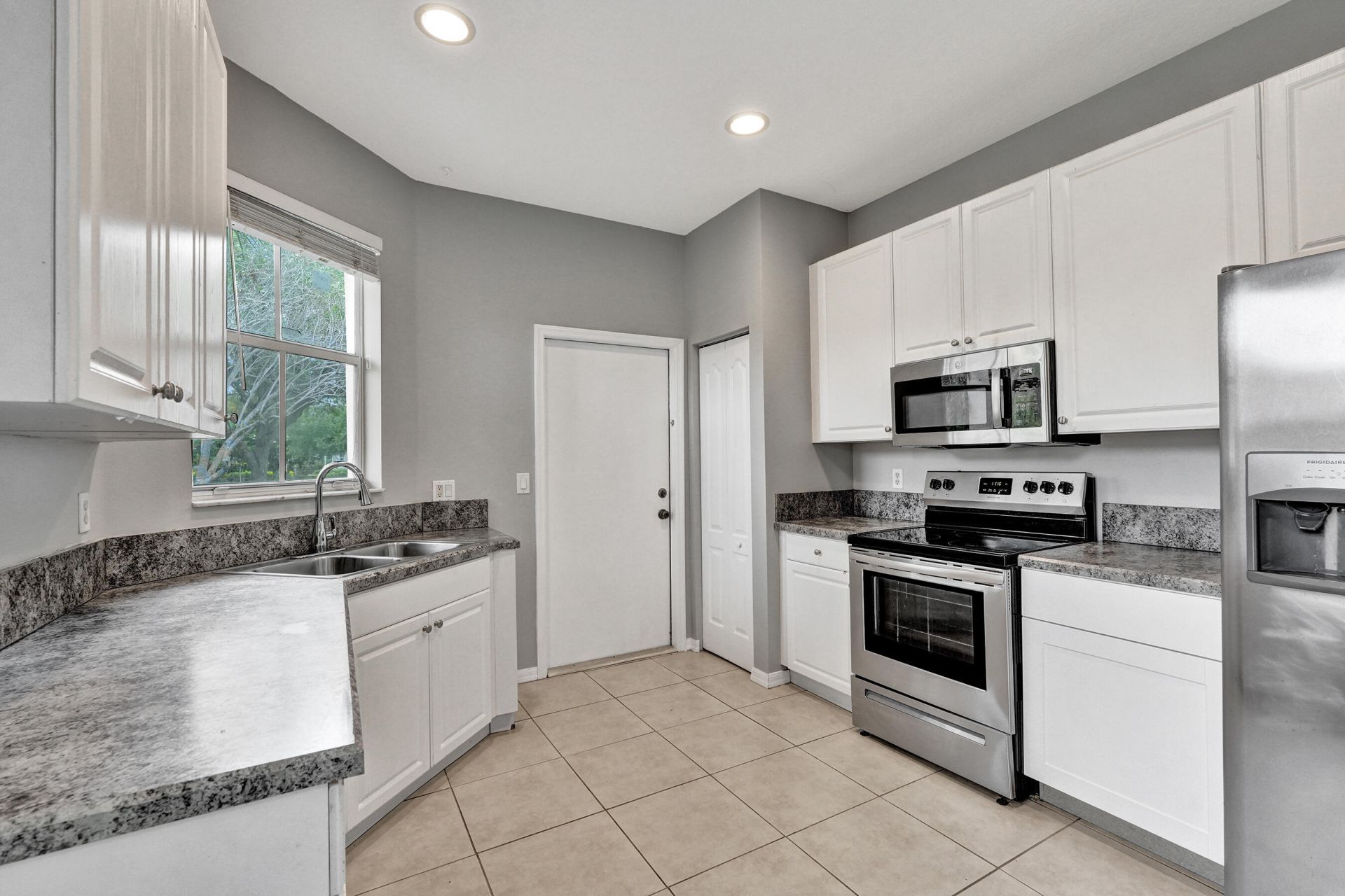 9872 SW Glenbrook Drive, Port Saint Lucie, FL 34987 Photo