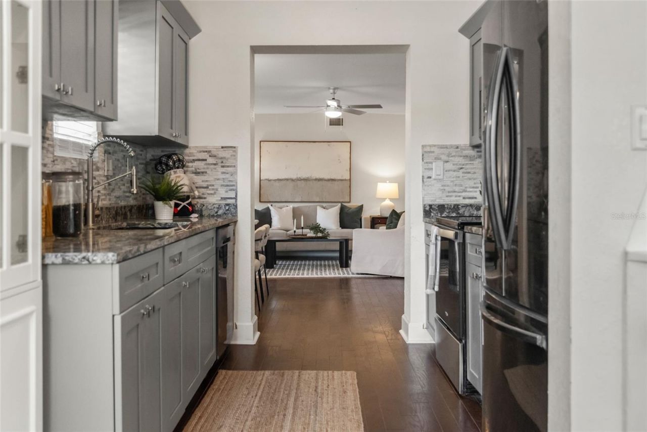 300 E Idlewild Avenue, Tampa, FL 33604 Photo