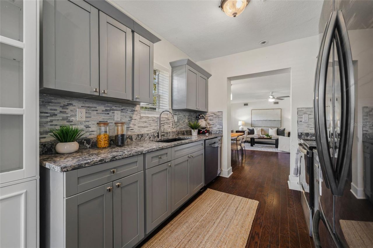 300 E Idlewild Avenue, Tampa, FL 33604 Photo