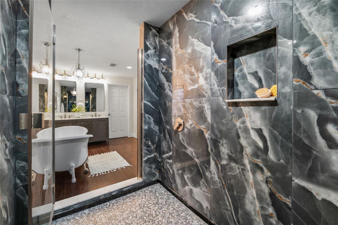 300 E Idlewild Avenue, Tampa, FL 33604 Photo