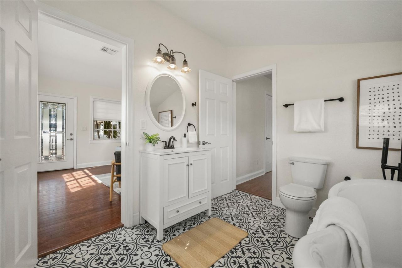 300 E Idlewild Avenue, Tampa, FL 33604 Photo