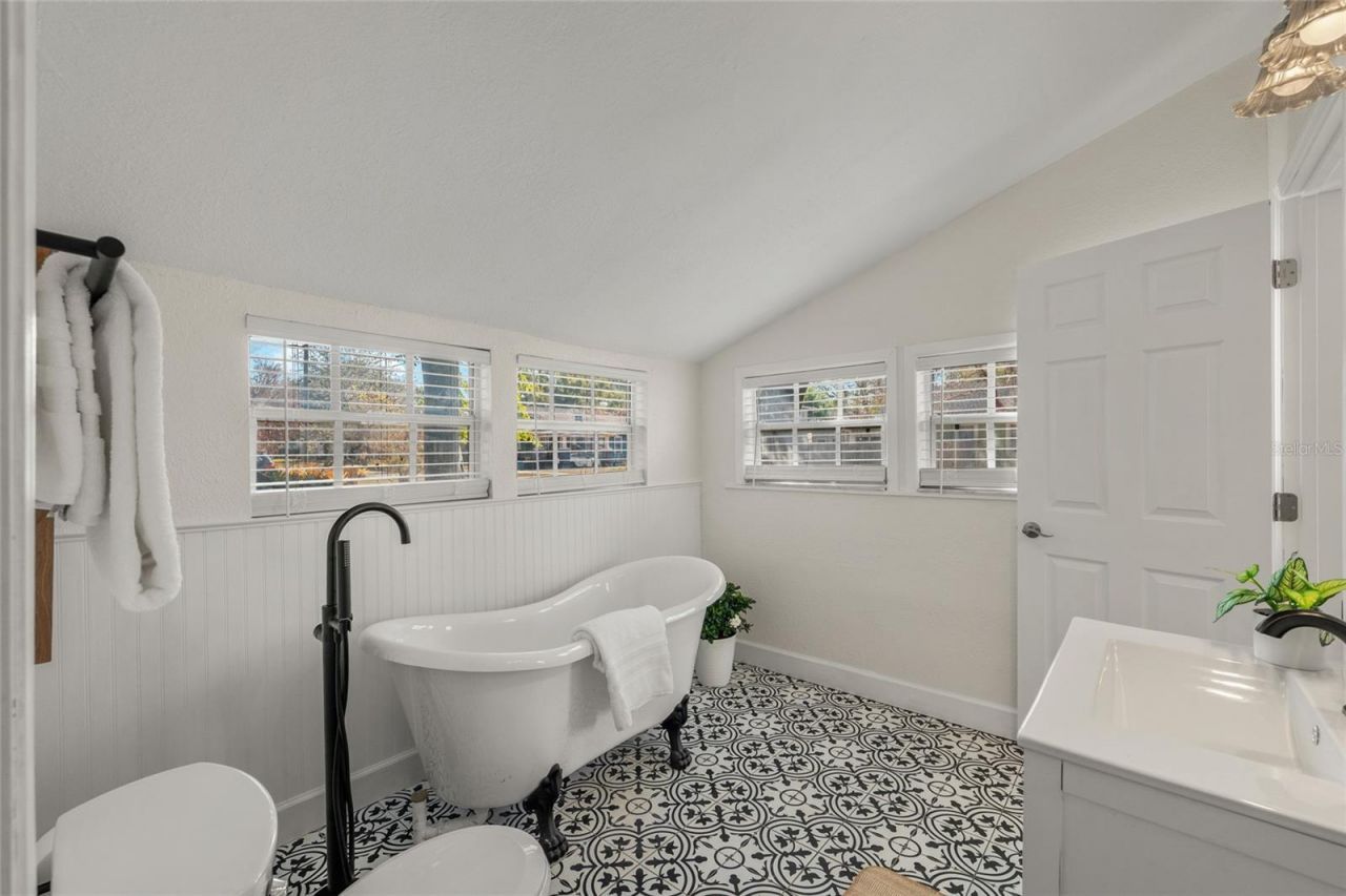 300 E Idlewild Avenue, Tampa, FL 33604 Photo