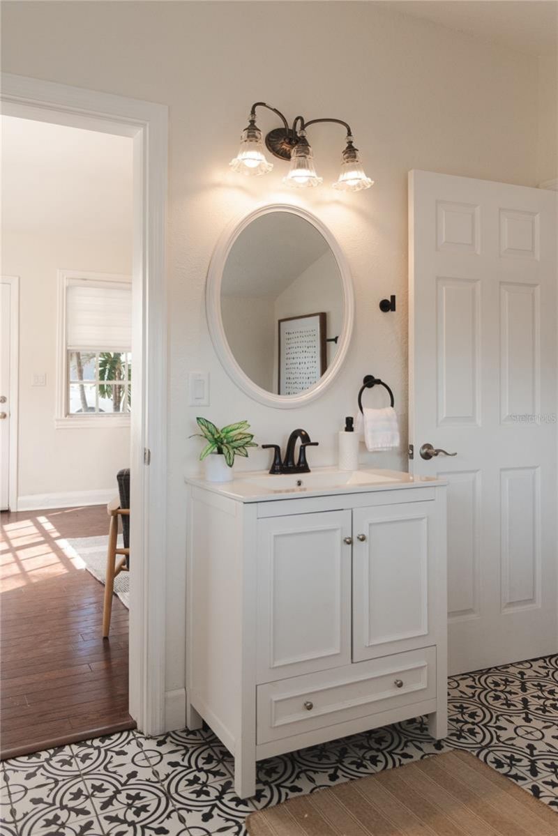 300 E Idlewild Avenue, Tampa, FL 33604 Photo