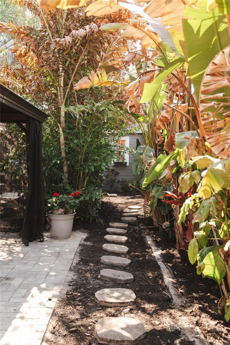 300 E Idlewild Avenue, Tampa, FL 33604 Photo