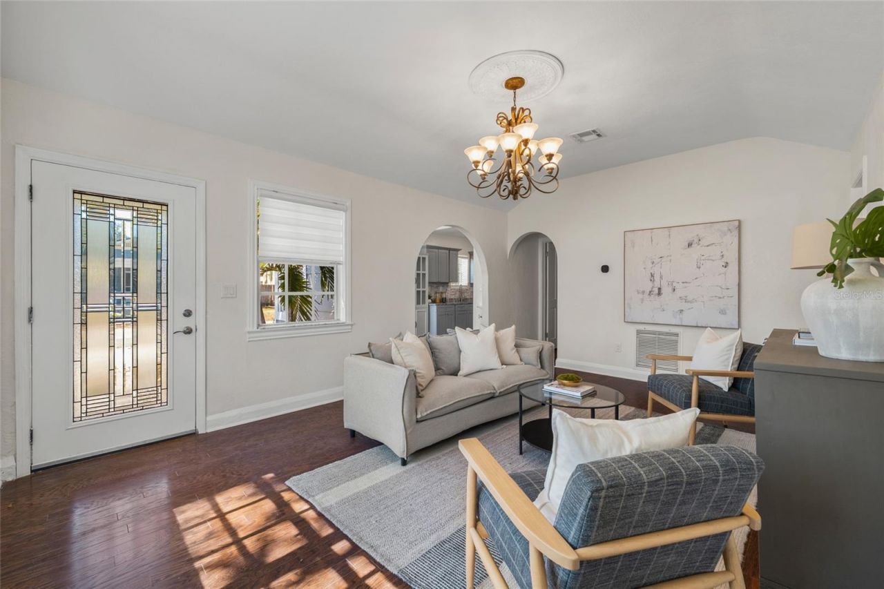 300 E Idlewild Avenue, Tampa, FL 33604 Photo